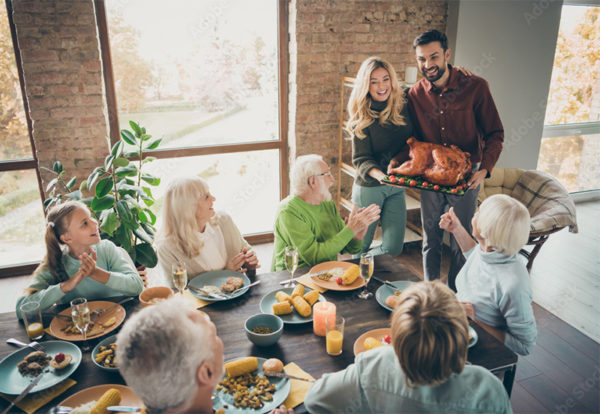 couple-serving-the-turkey-to-the-the-family